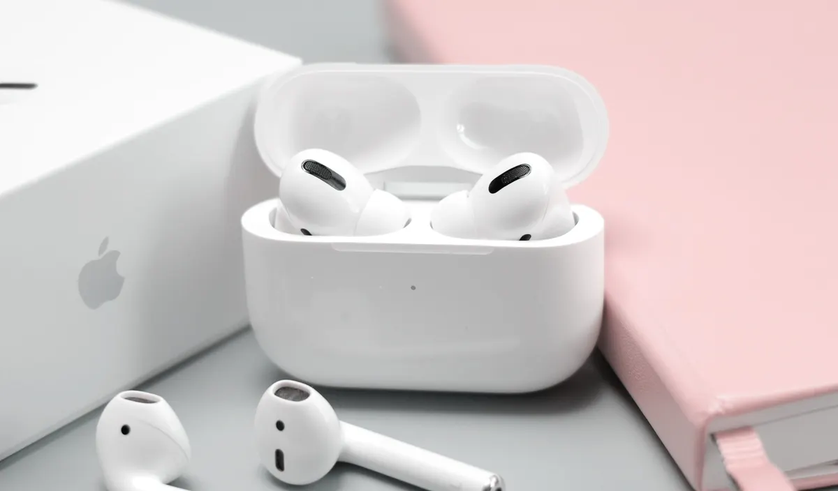 noise cancelling on airpods